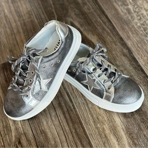 Mia Kids Sparklee Sneakers Big Kid Sz5 Brand New